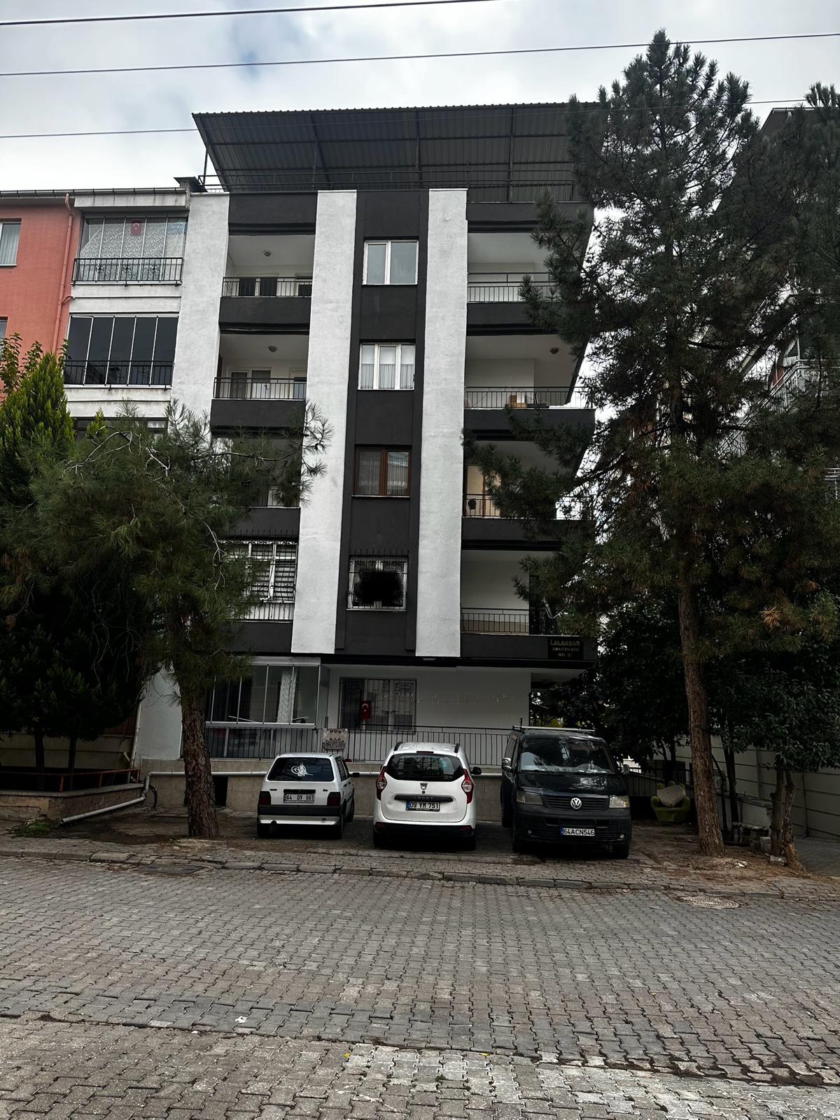 CUMHURİYET MH.'DE ATAPARKA 300 M MESAFEDE SATILIK DUBLEX DAİRE